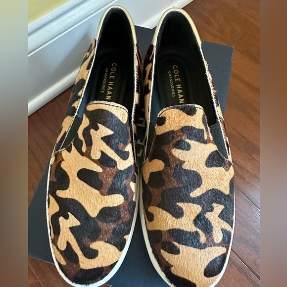 NIB ColeHaan Olson Sneaker in Camouflage calf hair leopard size 7.5 - Picture 2 of 6
